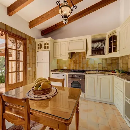Mit Privatpool Fuer 6 Personen Ca 300 Qm In Alcdia, Mallorca Nordkueste Von Mallorca