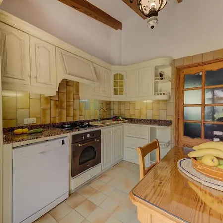 Mit Privatpool Fuer 6 Personen Ca 300 Qm In Alcdia, Mallorca Nordkueste Von Mallorca 別荘